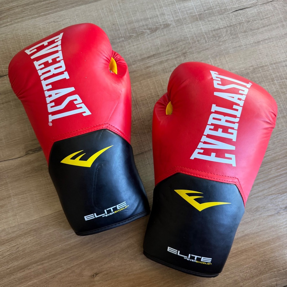 Everlast Elite Pro Style Training Boxing Gloves 16oz Red Black Evershield Mesh